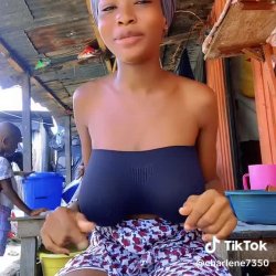 😍 Busty skinny Ebony 😍