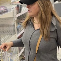 had to ask this sexy Latina GILF for her 📞; “I’m just looking for friends” 😂 she getting fucked