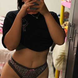Una putita que vende su pack