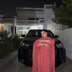 Busty punjabi nri girl viral pics and videos