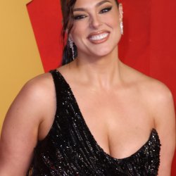Request.. 38yr old Model, TV Host.. <> Mom of 3.. <> Re-known PlusSize Model in the fashion industry