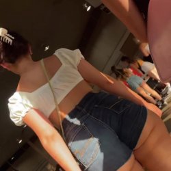 Someguyrecordedbigbuttocks