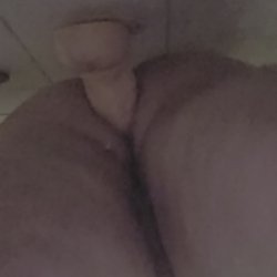 Je ride encore le gros gode de ma meuf ! Que c'est bon de le sentir en moi 😍