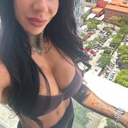 This body ruins egos and breaks cocks