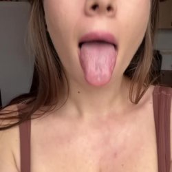 college slut shows off her body amateur nudes