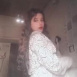 528 - Cute Indian girl videos leaked with bf
