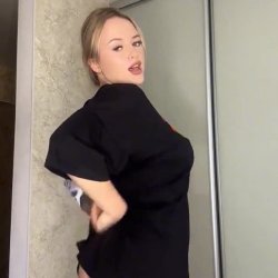 Stunning Emily Leaks 18+