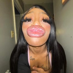 Lips Maxxing