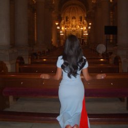 Georgina Rodríguez Vadia safada pagando de santa na igreja