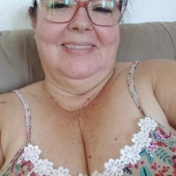 O negão adora chupar peitinho rosa de vovó, que vovó suculenta, segue o negão comedor tropa,👵🏻😈🍆