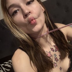 Would you date gamer girl like me ?