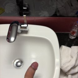 I need greek cucks to share and submit their irls and gfs