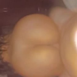 Gordita argentina le rebota todo el culo