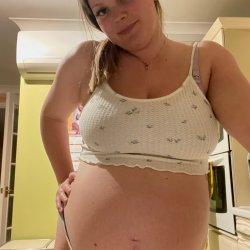 This is your invitation to try my preggy body