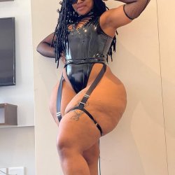@Ms_Egbfun hourglass pear-shaped South African ass