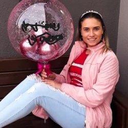 Esposa se exibindo nas fotos de aniversário - Caiu no rede