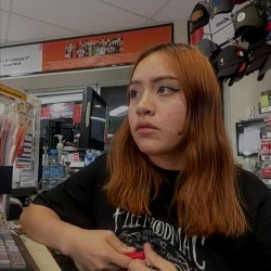 Chica del Oxxo enseñando tetas y panocha parte 1