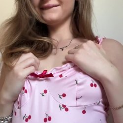 Lip bites and little gasps… come enjoy 🥰💋