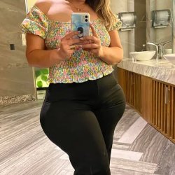 La señora Mari Gonzalez mty se ve que es bien caliente aunque no aparente