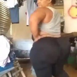 Señora de grandes nalgotas