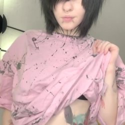 🔞 Young teen tattooed slut lifts shirt small perky tits tight body horny 🫦💦 Check OF