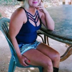 Titia de shortinho curto