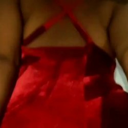 COMENDO A MORENA GOSTOSA DE QUATRO