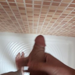 Calificar mi pene de 18cm siendo masturbado