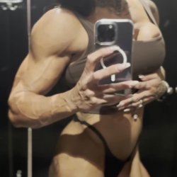 Could you handle a muscle  girl like me Daddy