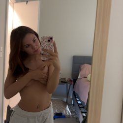 Barely legal college teen with a fat ass (im 18)