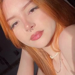 Putinha novinha gosta de se exibir