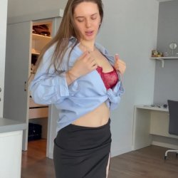 🍑Slim brunette’s perky ass in tiny thong 😈 Exclusive OF