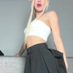 🔞 Young sexy blonde perky tits big round ass hot horny slut tease 🫦💦🍑😈 OF now