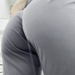 Get lost in my buttocks to taste my ass