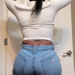 Dat juicee booty! 🫣