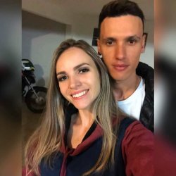 Loira gostosa perdeu o celular e foi vazada, putinha caiu na Net fudendo com o marido! vazou casal.