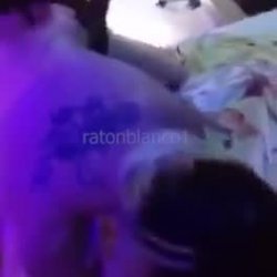 Flaca argentina con un negro