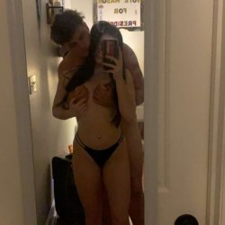 Consuelo hermosa latina petite sexy culona mamando y cojiendo con su amigo