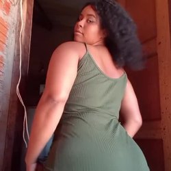 Quem tem mais videos vazados dessa gostosa do tiktok