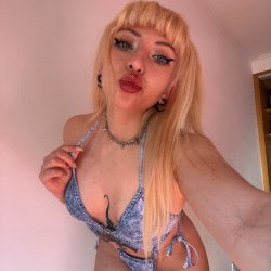Start kissing me from my lips and make your way down