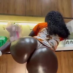 Thick ebony twerking fat ass