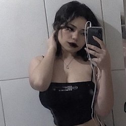 Gótica peituda