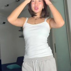 🔞Sexy tits & juicy ass tease in sweats💋🍑 OF now!