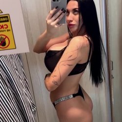 Stunning Busty Emma Leaks 18+