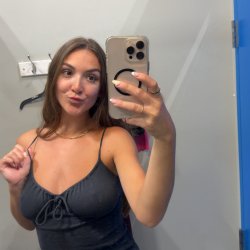 For the men who are into slim thick girls )