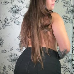 Short tease: sultry moment. Want more? Tap my profile