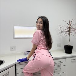 Your dental assistant who's built to break beds