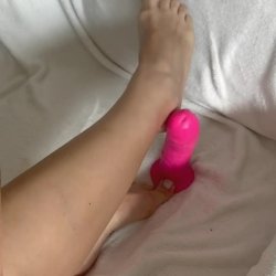 🔞Teasing my pink dildo with soft feet💋🍑 Full play on OF