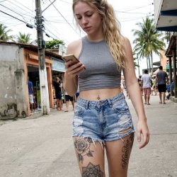 Exibindo putinha de corno