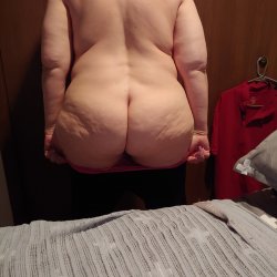 Sexo delicioso con esta señora madura es muy caliente y de buenas nalgas